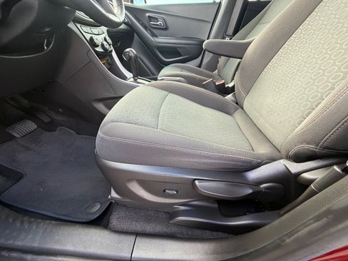 Used 2021 Chevrolet Trax LS w/ Tint and Cruise Package image 20