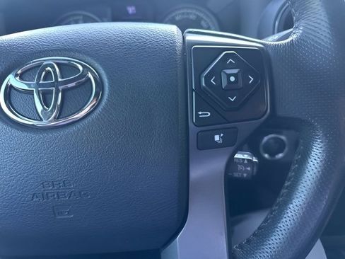 Used 2017 Toyota Tacoma TRD Off-Road w/ Premium & Technology Package image 18