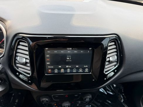Used 2019 Jeep Compass Latitude AWD/4WD image 20