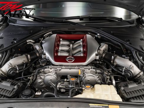 Used 2013 Nissan GT-R Black Edition image 52