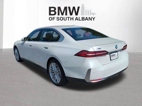Used 2024 BMW 530i xDrive w/ Premium Package AWD/4WD image 6