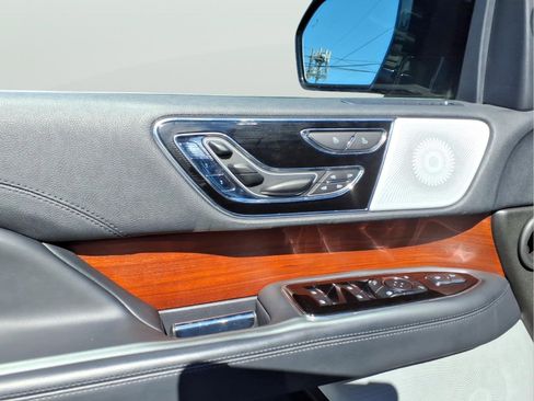 Used 2024 Lincoln Navigator L Reserve image 9