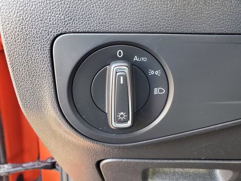 Used 2018 Volkswagen Tiguan SE image 15