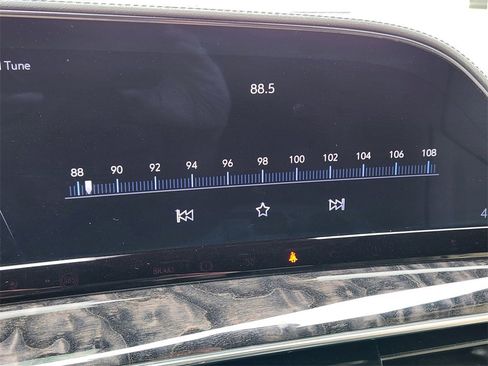 Certified 2022 Cadillac Escalade Premium Luxury image 15