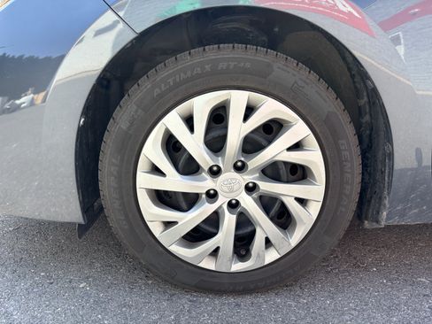 Used 2018 Toyota Corolla LE FWD image 10