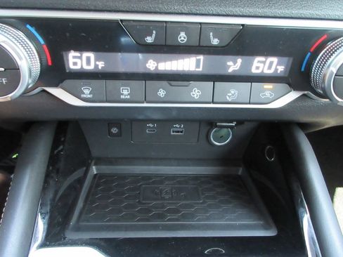 Used 2024 Nissan Altima 2.5 SL FWD image 29
