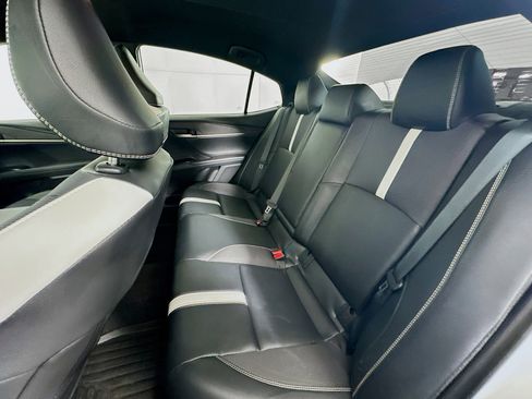 Used 2025 Toyota Camry SE image 25