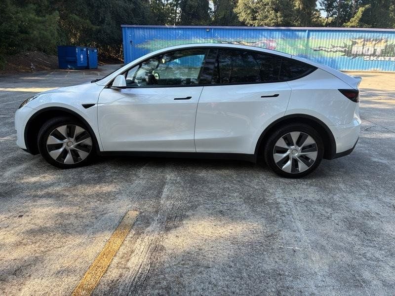 Used 2022 Tesla Model Y AWD image 11