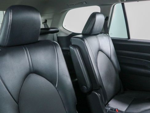 Used 2025 Toyota Grand Highlander AWD image 28