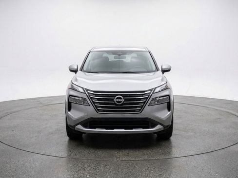 Used 2025 Nissan Rogue SV FWD image 2