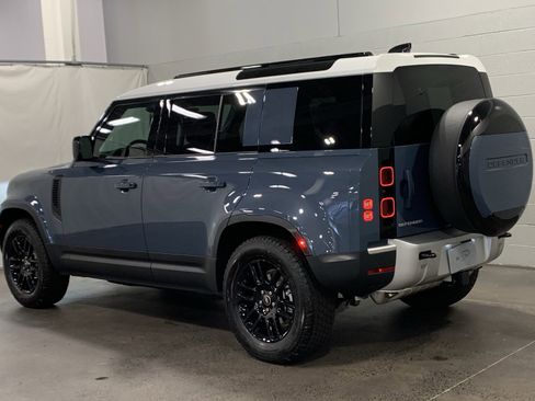 Used 2025 Land Rover Defender 110 S image 12