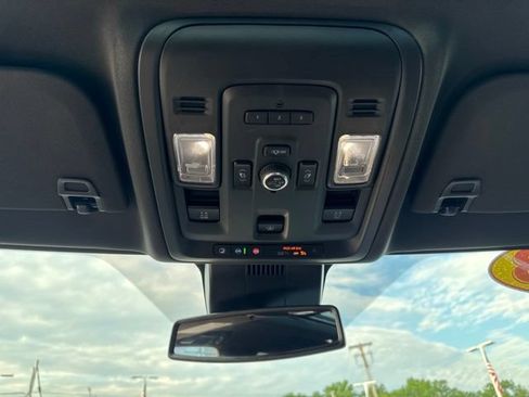 Used 2023 GMC Yukon XL AT4 w/ AT4 Premium Package AWD/4WD image 16