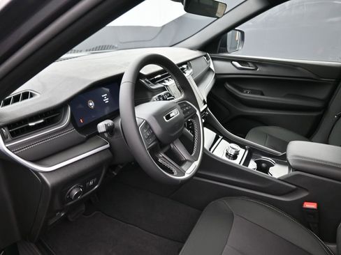 New 2025 Jeep Grand Cherokee Laredo X image 18