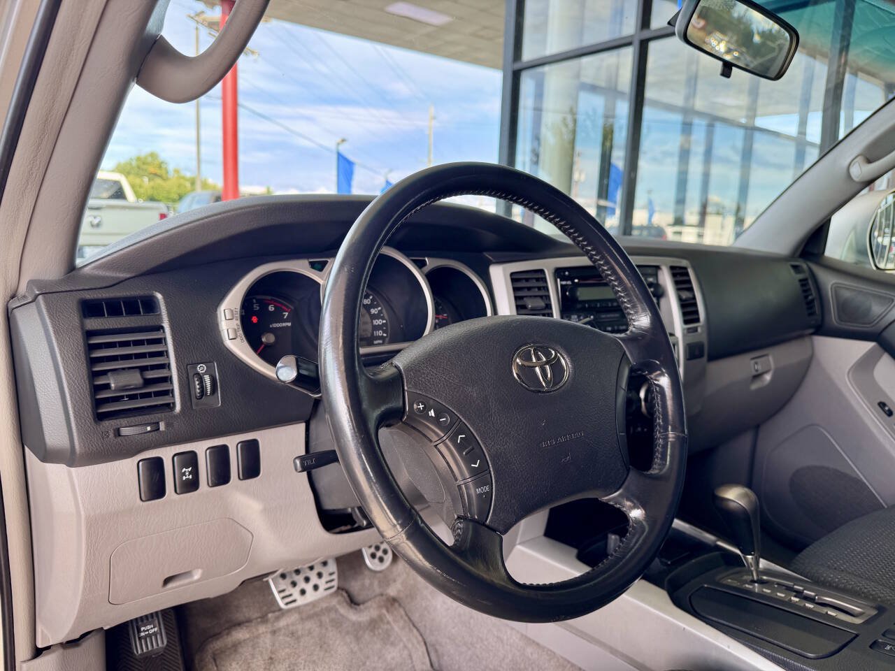Used 2004 Toyota 4Runner Sport AWD/4WD image 9