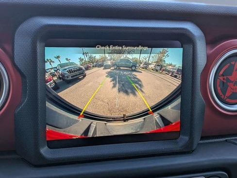 Used 2023 Jeep Wrangler Unlimited Rubicon image 18