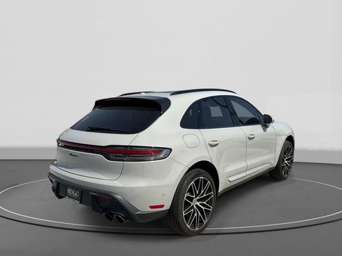 Used 2024 Porsche Macan image 3