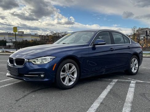 Used 2018 BMW 330i xDrive 330i xDrive Sedan 4D image 3