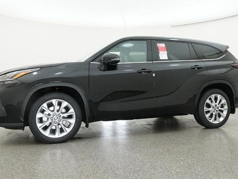 New 2026 Toyota Highlander Limited image 7