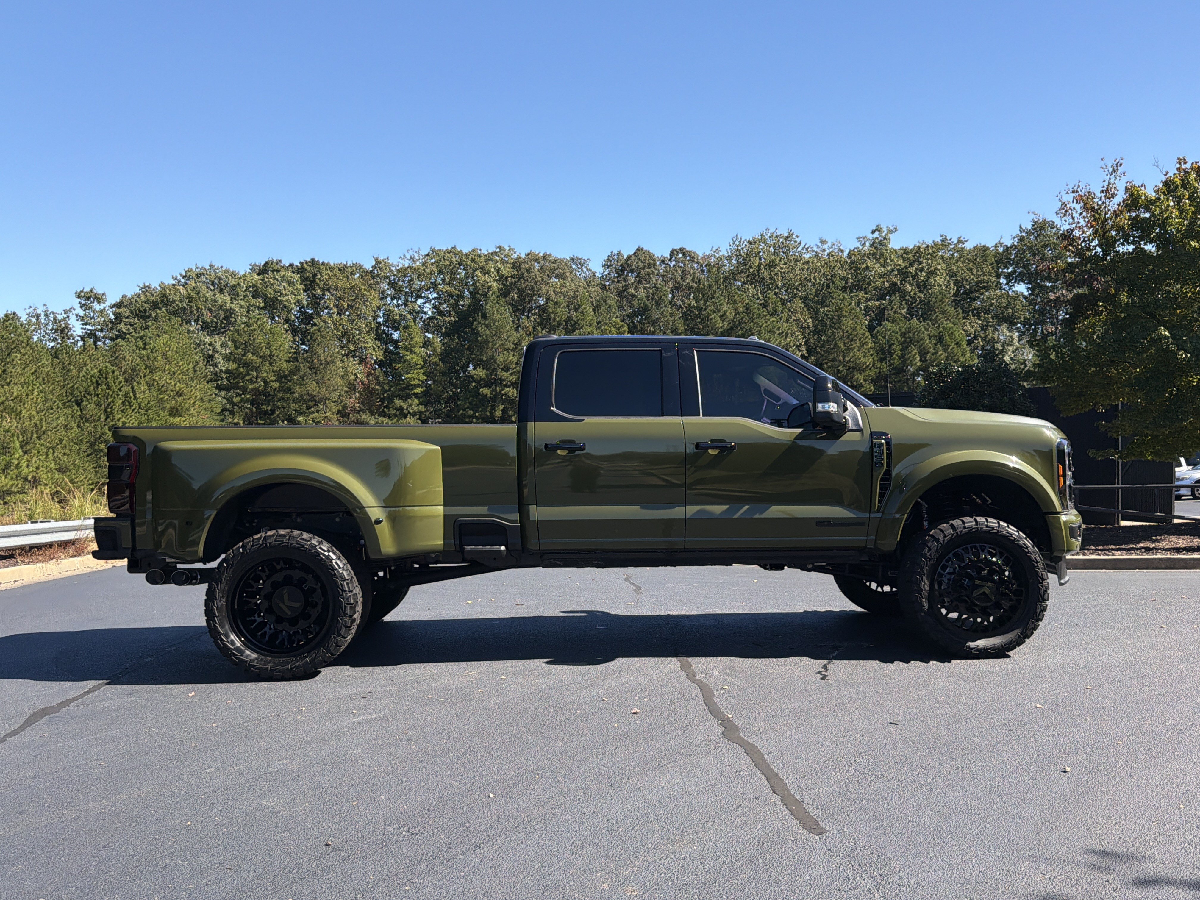 Used 2026 Ford F450 Platinum w/ FX4 Off-Road Package AWD/4WD image 6