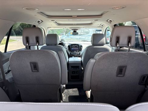 Used 2018 Chevrolet Traverse Premier w/ Driver Confidence II Package FWD image 30