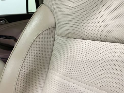 Used 2020 GMC Yukon Denali w/ Denali Premium Package image 19