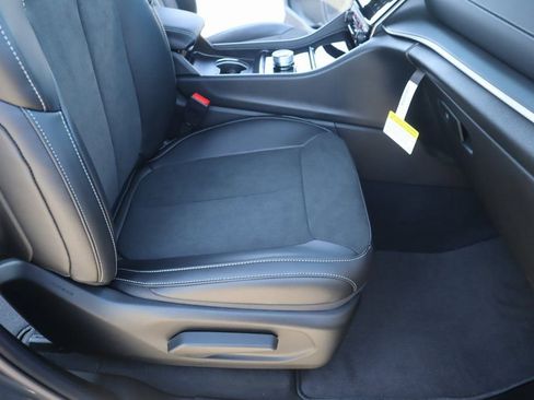 New 2025 Jeep Grand Cherokee Laredo image 13