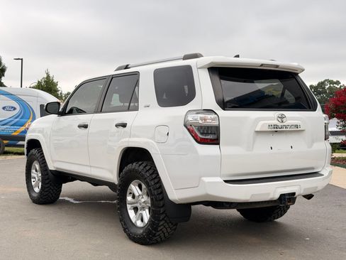 Used 2023 Toyota 4Runner SR5 Premium w/ Moonroof Package AWD/4WD image 12