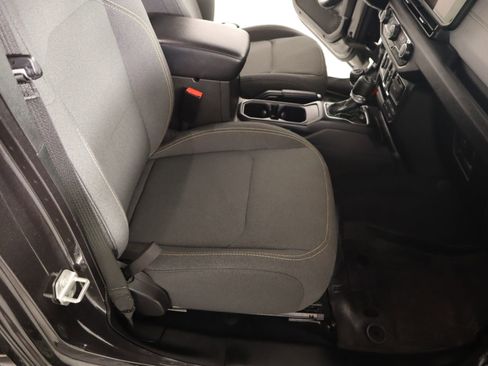 Used 2024 Jeep Wrangler Sport S image 13