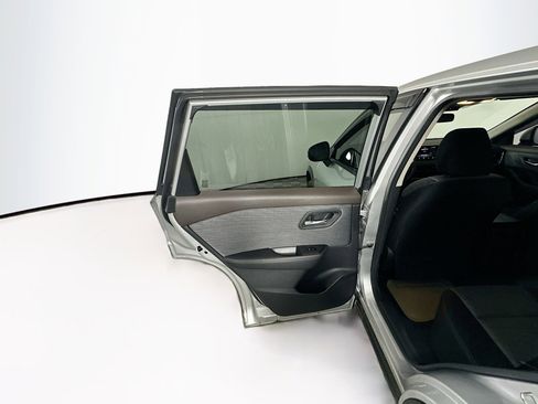 Used 2023 Nissan Rogue SV image 25