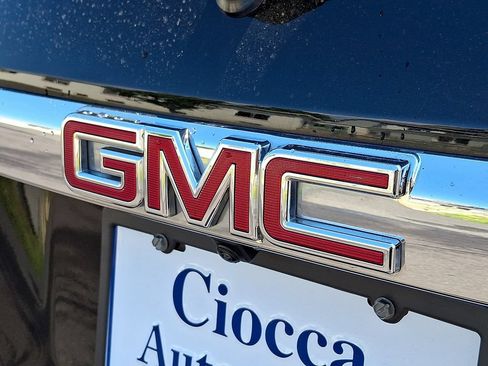 Used 2017 GMC Acadia Denali w/ Technology Package FWD image 34