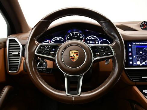 Used 2023 Porsche Cayenne Platinum Edition image 27