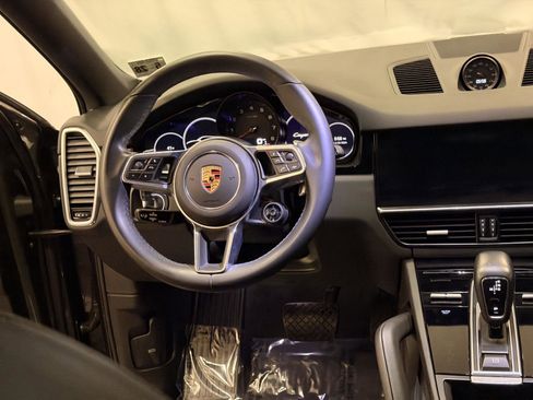 Used 2023 Porsche Cayenne Coupe image 20