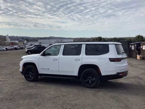 Certified 2024 Jeep Wagoneer Series II image 8