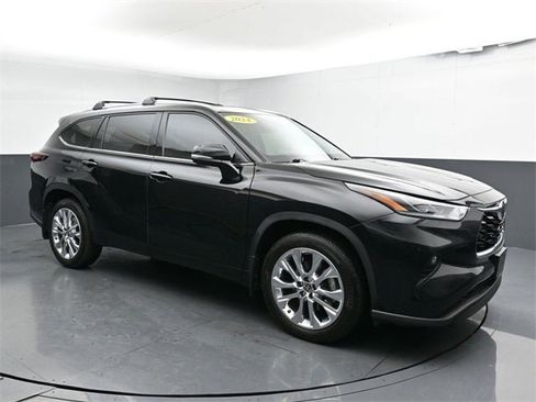 Used 2024 Toyota Highlander Limited image 3