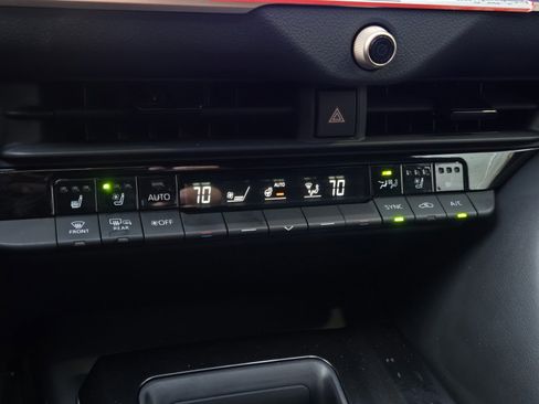 Used 2025 Toyota Crown Signia image 18