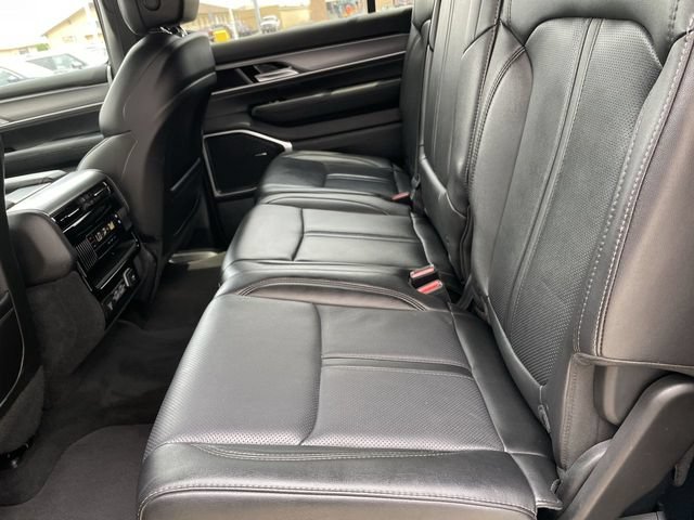 Used 2025 Jeep Wagoneer L 4WD image 22