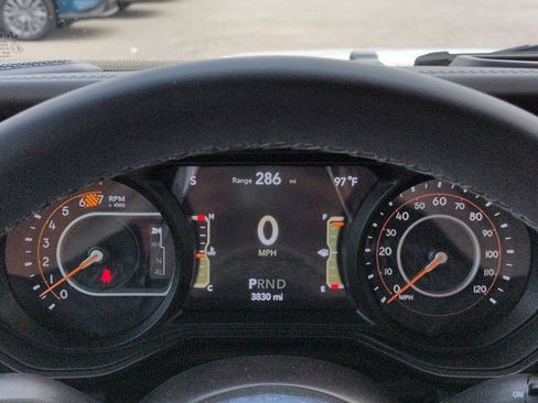 Used 2025 Jeep Wrangler Unlimited Sahara AWD/4WD image 26
