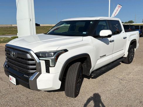 Used 2025 Toyota Tundra Limited AWD/4WD image 7