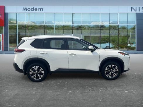 Used 2023 Nissan Rogue SV w/ SV Premium B Package image 4