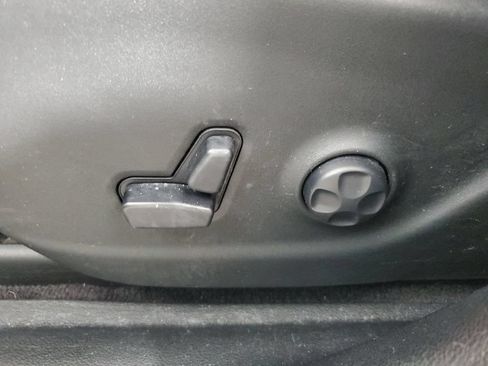 Used 2019 Jeep Cherokee Limited FWD image 20