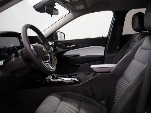 New 2026 Chevrolet Trax LT w/ LT Convenience Package FWD image 11