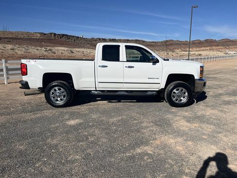 Used 2015 Chevrolet Silverado 2500 LTZ image 2