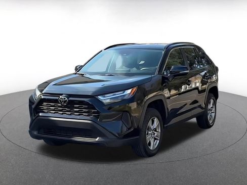 Used 2025 Toyota RAV4 XLE w/ Weather Package image 7