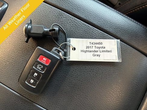 Used 2017 Toyota Highlander Limited Platinum AWD/4WD image 18