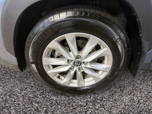 Used 2024 Toyota Corolla Cross LE image 14