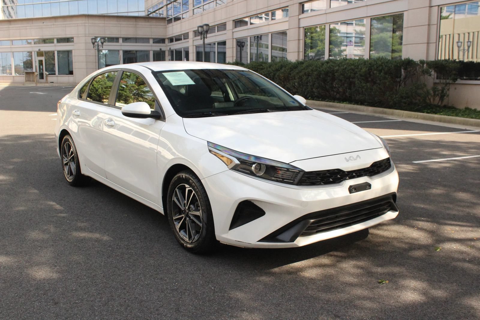 Used 2022 Kia Forte LXS FWD image 1