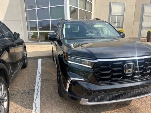 Used 2023 Honda Pilot Touring image 7