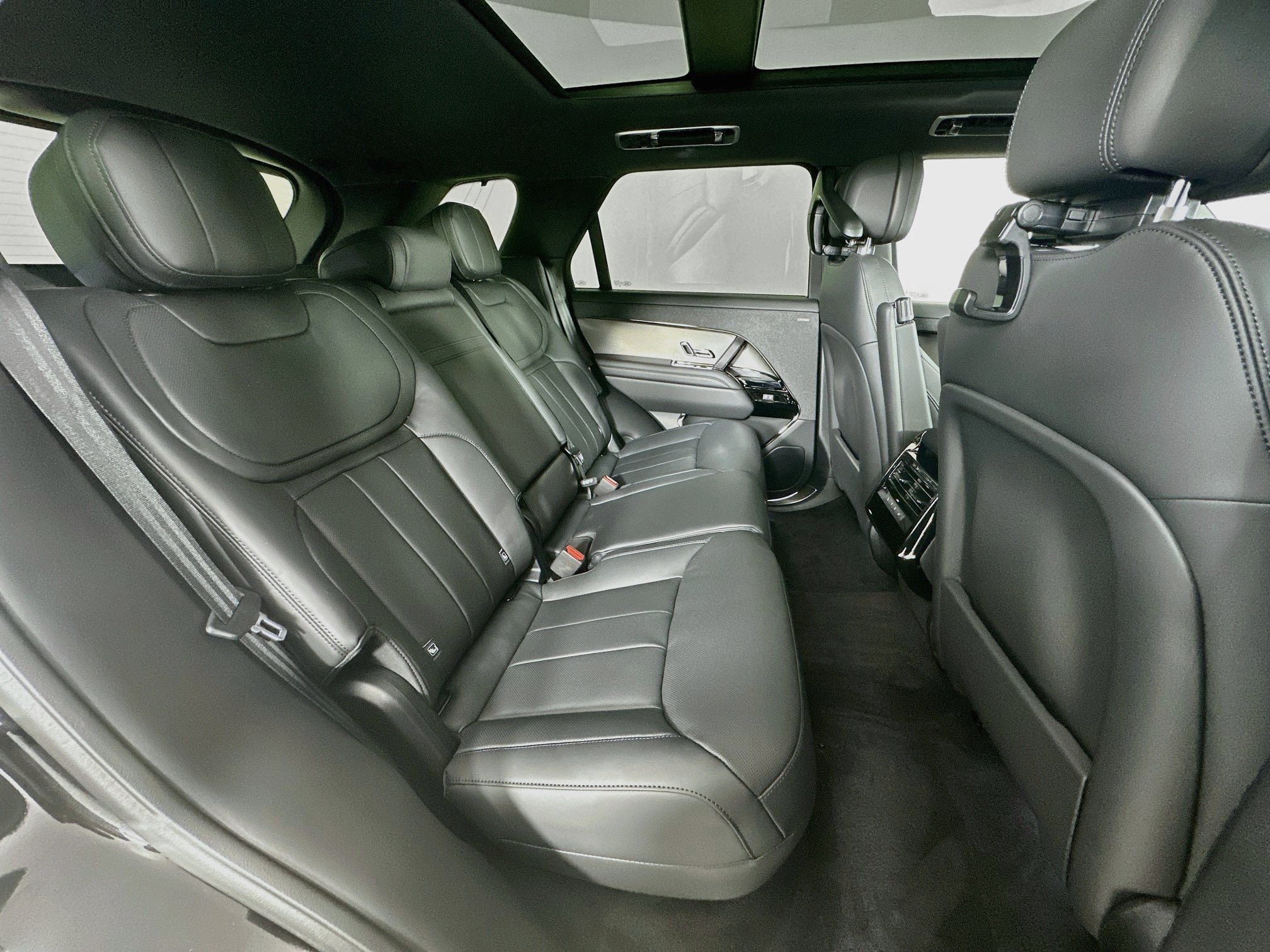 New 2027 Land Rover Range Rover Sport SE AWD/4WD image 24