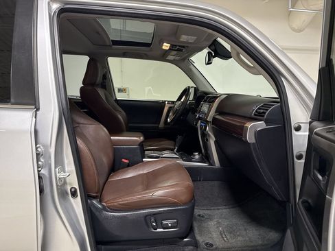 Used 2020 Toyota 4Runner Limited AWD/4WD image 23