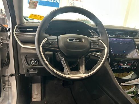 Used 2024 Jeep Grand Cherokee Limited AWD/4WD image 13